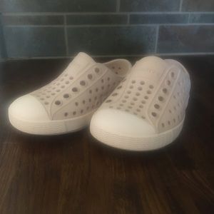 Baby size 4 Natives dust pink/lint pink
